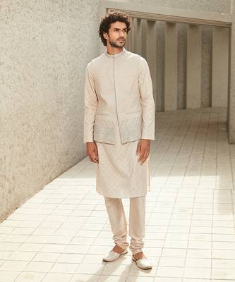 The mod-minimal offwhite kurta set 1