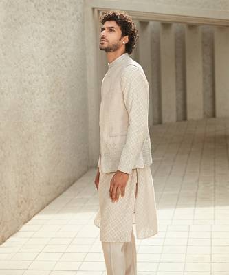 The mod-minimal offwhite kurta set 2
