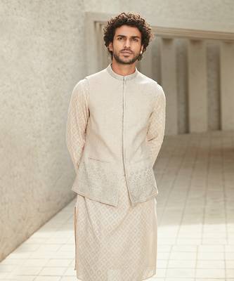 The mod-minimal offwhite kurta set 3