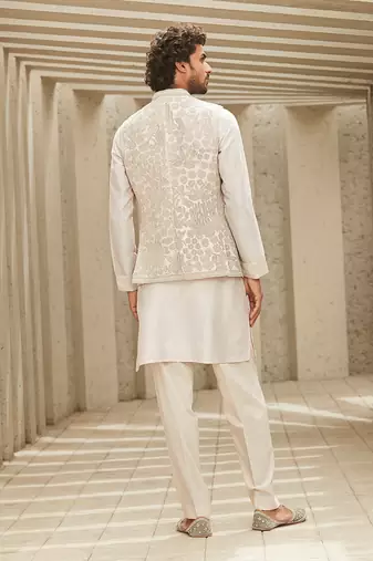 The new classic offwhite kurta set