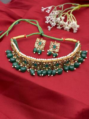 Traditional cutwork jewellery set 1