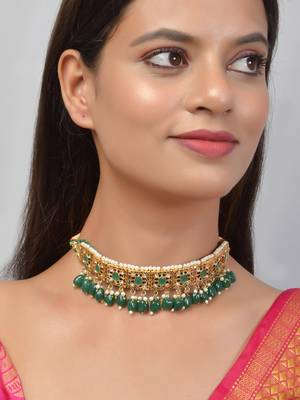 Traditional cutwork jewellery set 2