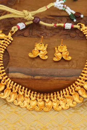 Matte finish mango necklace set