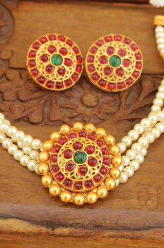 Matte finish pearl necklace set