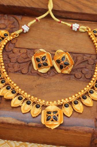 Matte finish necklace set