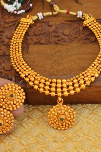 Matte finish necklace set