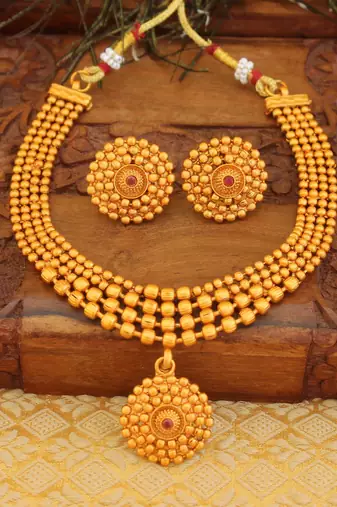 Matte finish necklace set