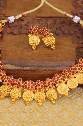 Matte finish temple necklace set
