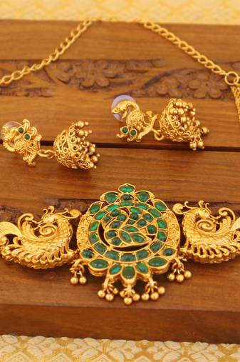 Matte finish peacock chocker set