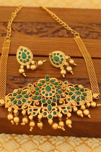 Matte finish chocker set