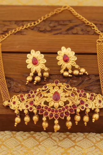 Matte finish peacock chocker set