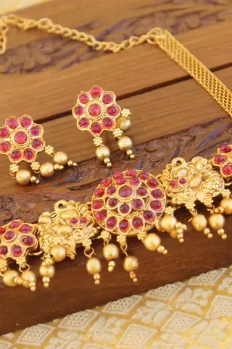 Matte finish peacock chocker set