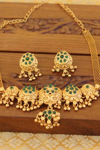 Matte finish kempu chocker set