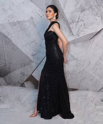 The elegant sequins black gown 2