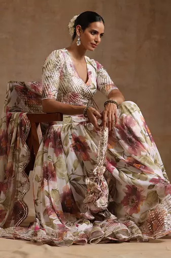 Gul Sufiyana White Lehenga Set