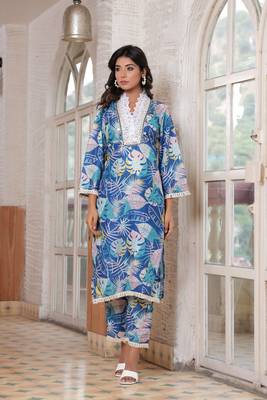 Hatheli floral printed v-neck straight kurta with trousers 1