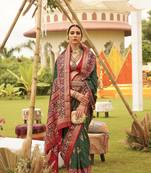 Elora  Printed Patola Silk Blend Saree With Contrast Border And Blouse For Women (Green)