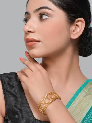Circular connect gold plated bracelet 2