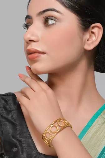 Circular connect gold plated bracelet