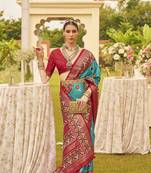 Elora  Printed Patola Silk Blend Saree With Contrast Border And Blouse For Women (Sea Green)