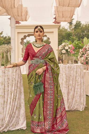 Elora  Printed Patola Silk Blend Saree With Contrast Border And Blouse For Women (Henna Green)