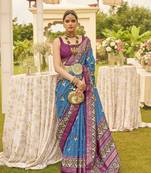 Elora  Printed Patola Silk Blend Saree With Contrast Border And Blouse For Women (Peacock Blue)