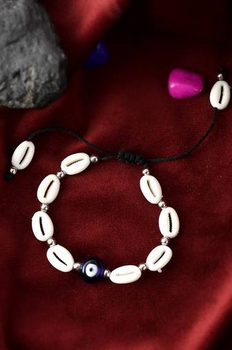 Women white natural sea shell kodi bracelet