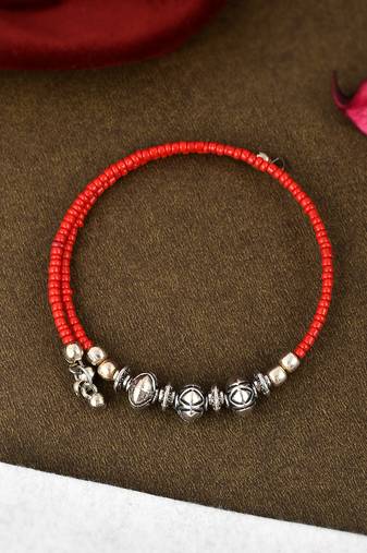 Women red beaded triple ball ghungroo beaded bracelet