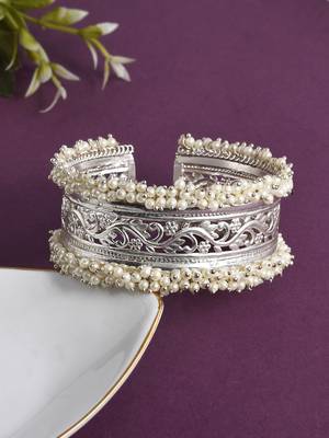 Silver plated pearl handcrafted cuff bracelet 1