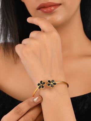 Handcrafted western gold plated bracelet 2