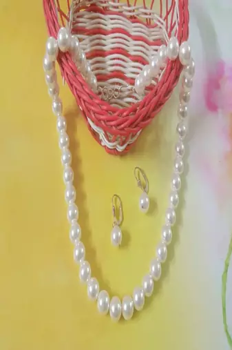 Runjhun white peral beaded jewellery set for womens & girls