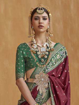 Elora Woven Designed Patola Silk Blend Saree (Dark Maroon) 3