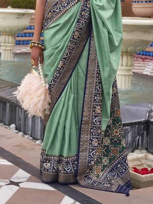 Elora Woven Designed Patola Silk Blend Saree (Green) 4