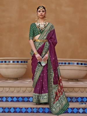 Elora Woven Designed Patola Silk Blend Saree (Magenta) 1