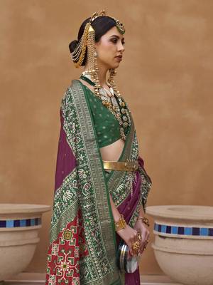Elora Woven Designed Patola Silk Blend Saree (Magenta) 2