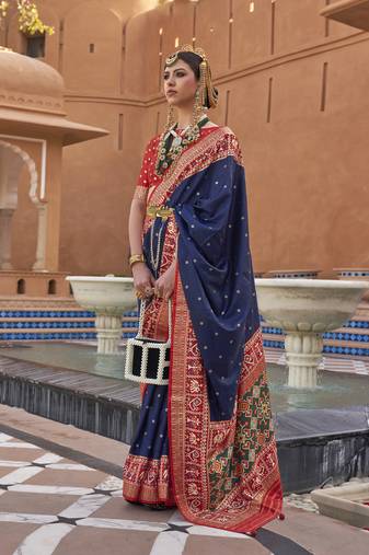 Elora Woven Designed Patola Silk Blend Saree (Indigo Blue)