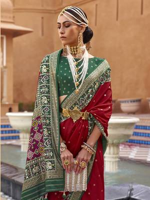Elora Woven Designed Patola Silk Blend Saree (Red) 2