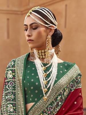 Elora Woven Designed Patola Silk Blend Saree (Red) 3
