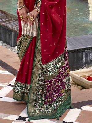 Elora Woven Designed Patola Silk Blend Saree (Red) 4