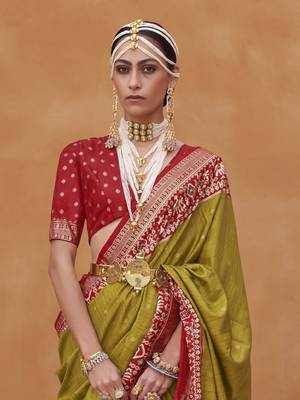 Elora Woven Designed Patola Silk Blend Saree (Mehendi Green) 2