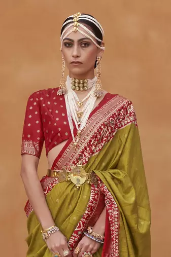 Elora Woven Designed Patola Silk Blend Saree (Mehendi Green)