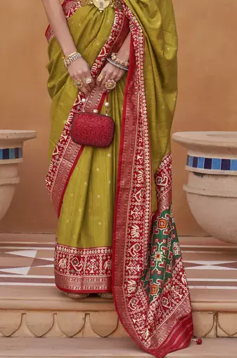 Elora Woven Designed Patola Silk Blend Saree (Mehendi Green)
