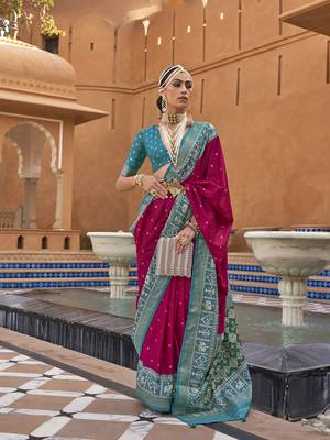 Elora Woven Designed Patola Silk Blend Saree (Pink) 1