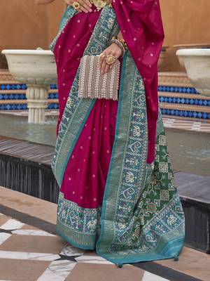 Elora Woven Designed Patola Silk Blend Saree (Pink) 4