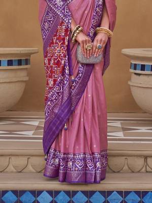 Elora Woven Designed Patola Silk Blend Saree (Babypink) 4
