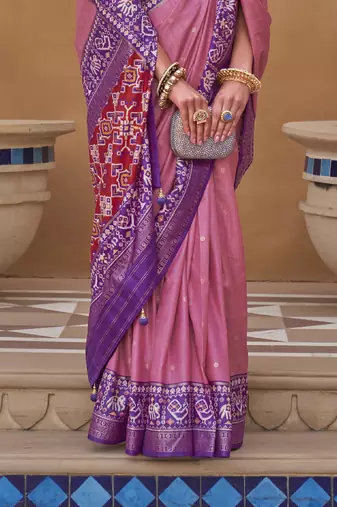 Elora Woven Designed Patola Silk Blend Saree (Babypink)
