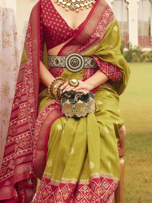 Elora Ethnic Wear Printed Patola Silk Blend Saree (Lemon Green) 3