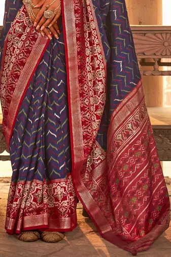 Elora  Gold Printed Patola Silk Blend Saree For Women (Purple)
