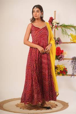 Maroon bandhani anarkali kurti with dupatta 4