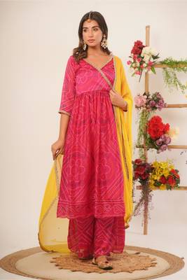 Magenta bandhani angrakha set with dupatta 1